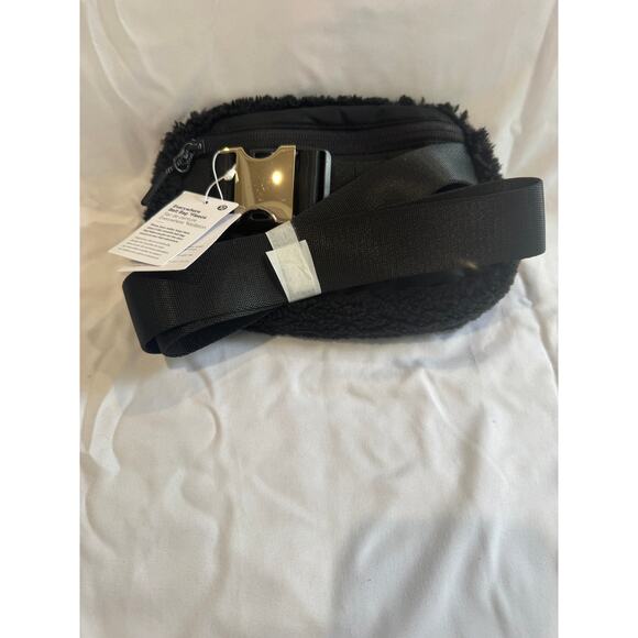 Everywhere Belt Bag Fleece - Picture 6 of 6